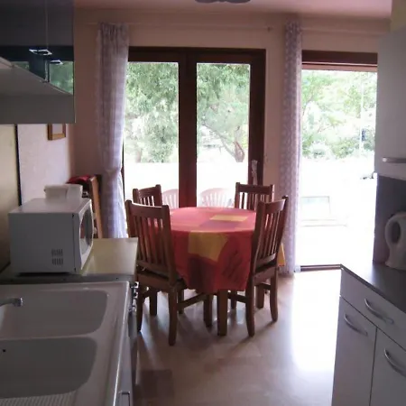 F3 Avec Terrasse, Parking, Wi-fi - Ideal Cures - Centre-ville Amelie-les-bains - Fr-1-703-87 Apartamento