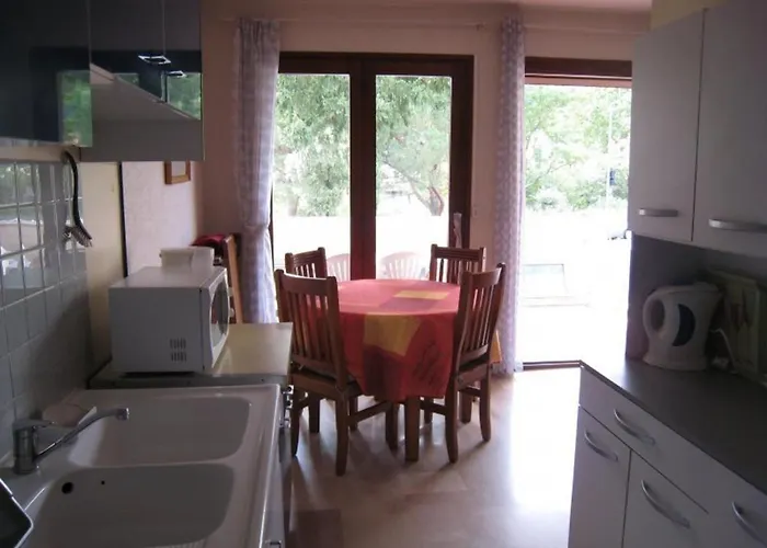 F3 Avec Terrasse, Parking, Wi-fi - Ideal Cures - Centre-ville Amelie-les-bains - Fr-1-703-87 Apartment