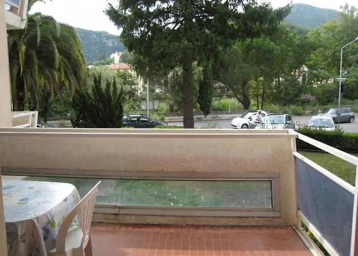 F3 Avec Terrasse, Parking, Wi-fi - Ideal Cures - Centre-ville Amelie-les-bains - Fr-1-703-87 * Amelie-les-Bains-Palalda
